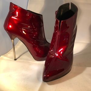 Stewart Wiseman ankle booties.